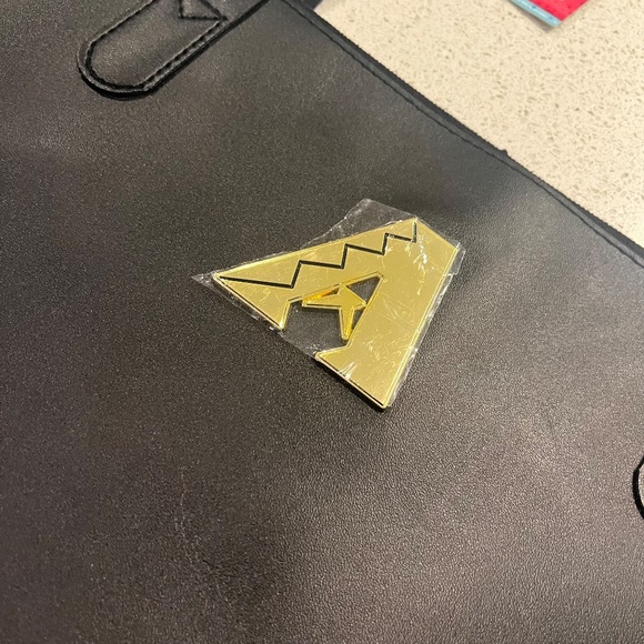 MLB Arizona Diamondbacks Black and Gold Tote and Coin Purse Set - Picture 7 of 11